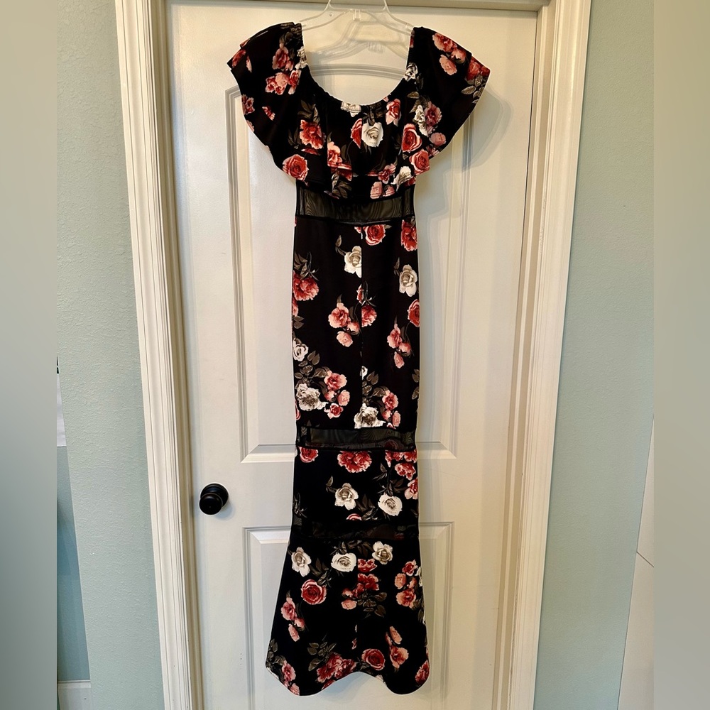 Minette - STUNNING Black and Floral Fit & Flare Off The Shoulder Dress! - Picture 4 of 9